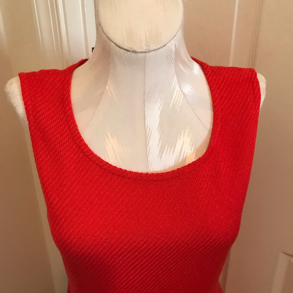 St. John dress nwt Geranium color size 6 $1195